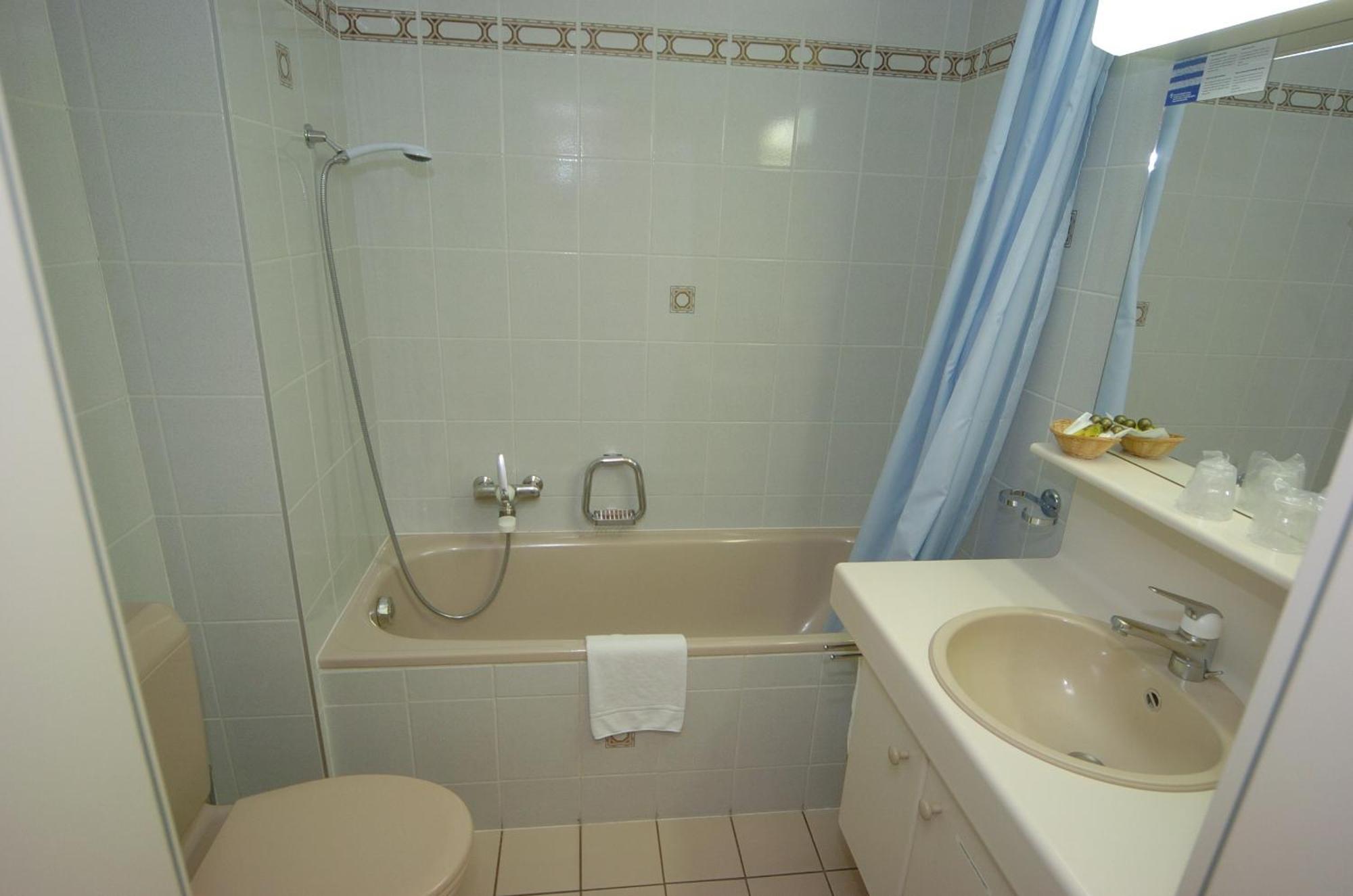 Hotel Le Cedre Bex Habitación foto