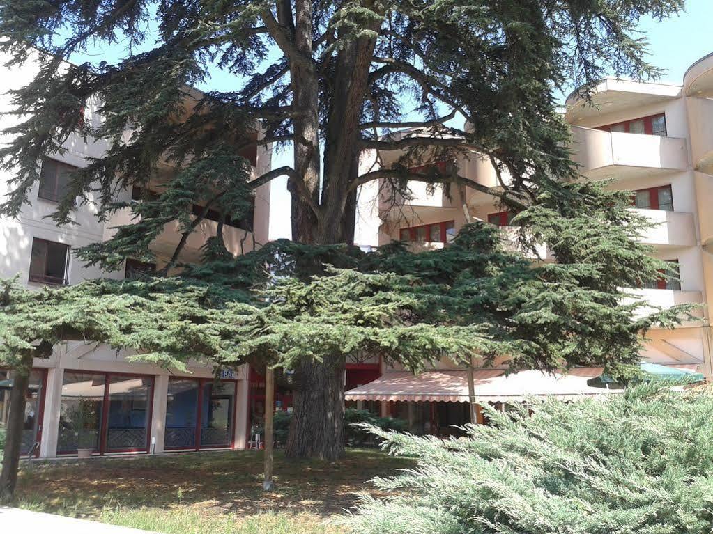Hotel Le Cedre Bex Exterior foto